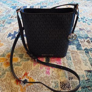 Michael Kors Crossbody Bucket Style Purse Navy